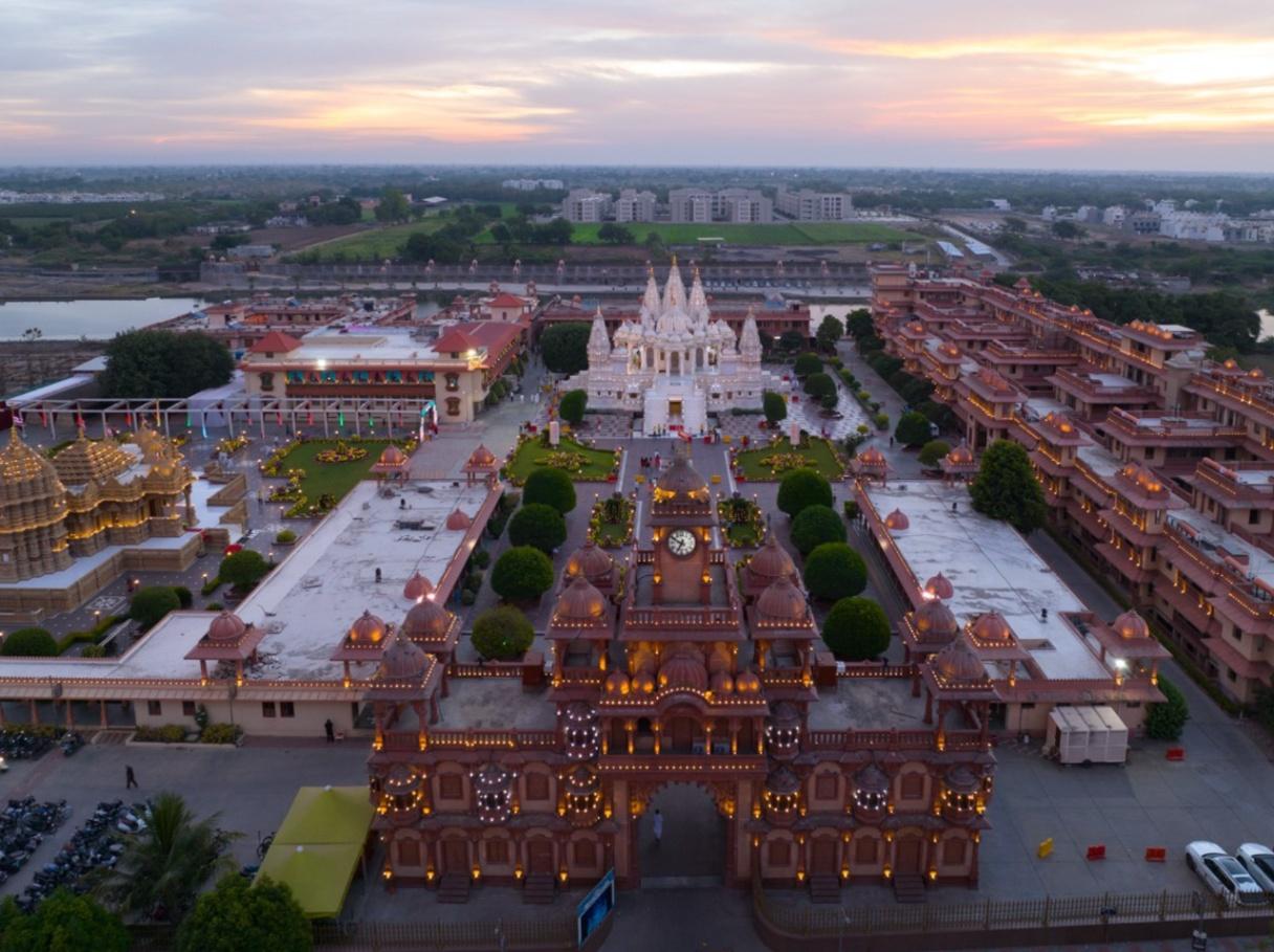 BAPS Shri Swaminarayan Mandir, Akshar Deri Gondal, Gondal — photo 1 of 4